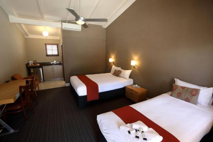 Rose & Crown Hotel Перт Экстерьер фото